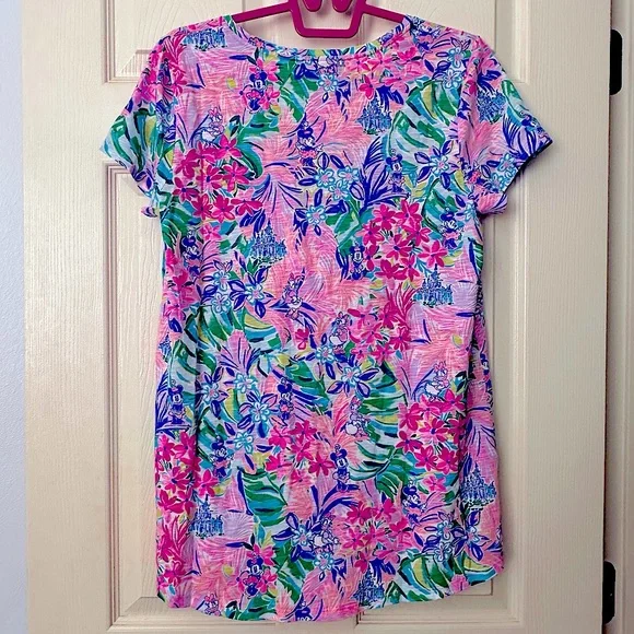 NWT Lilly Pulitzer X Disney Parks Etta V-Neck Tee Disney Dreamin’ MED Limited Ed - Picture 2 of 13